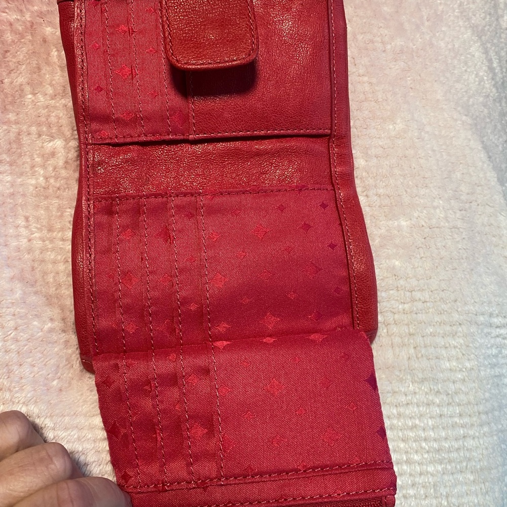 EUC! Fossil Red Leather Compact Wallet - Picture 6 of 7